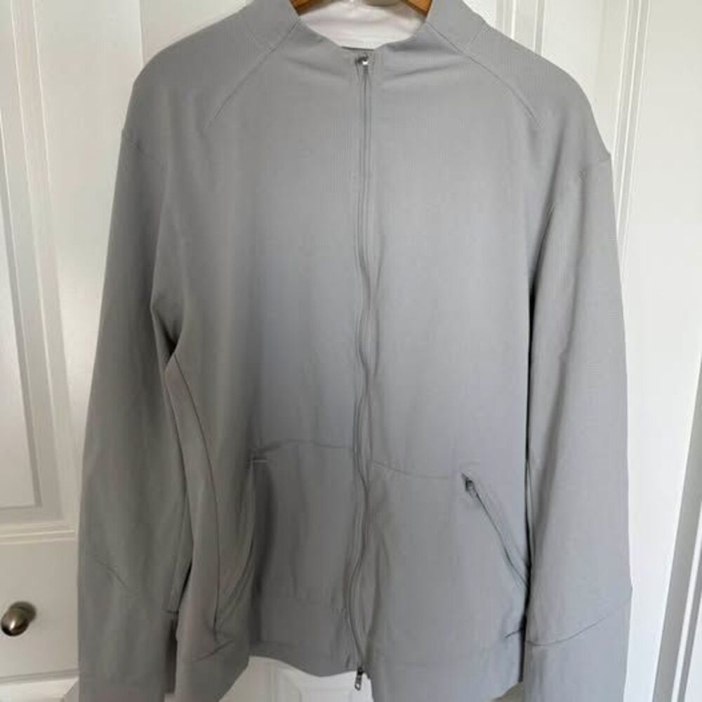 Lululemon Airing Easy Jacket in a light gray Size Large